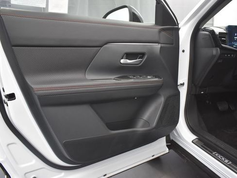 New 2026 Nissan Kicks SR w/ SR Premium Package FWD image 28