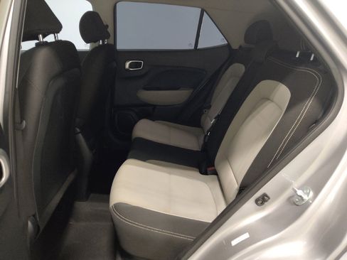 Used 2025 Hyundai Venue SEL FWD image 18