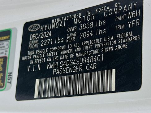 Used 2025 Hyundai Elantra SEL FWD image 12