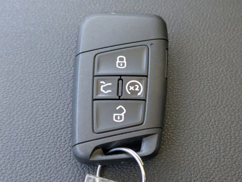 New 2026 Volkswagen Taos SEL image 32