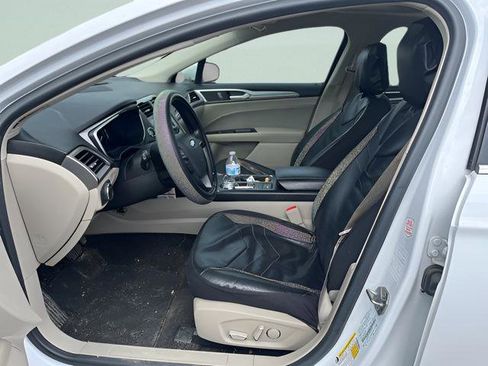Used 2019 Ford Fusion SE FWD image 8