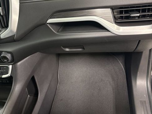 Used 2024 GMC Terrain SLT w/ Elevation Edition image 31