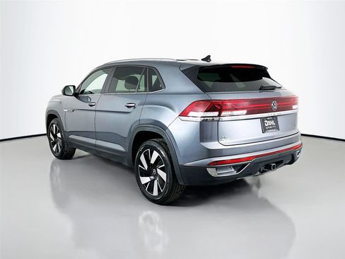 Used 2024 Volkswagen Atlas Cross Sport SE image 10