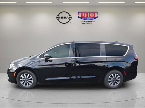 Used 2024 Chrysler Pacifica Limited FWD image 7