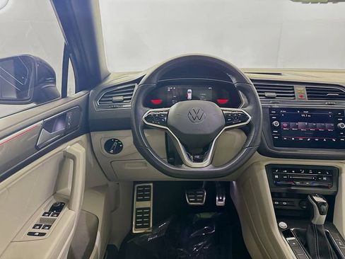 Used 2023 Volkswagen Tiguan SE R-Line image 21