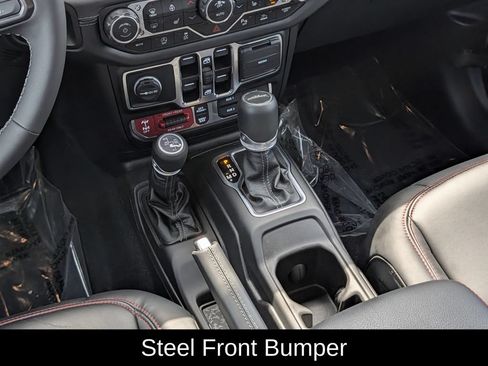 Used 2025 Jeep Gladiator Rubicon AWD/4WD image 15