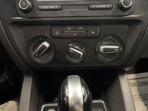Used 2015 Volkswagen Jetta SE FWD image 19