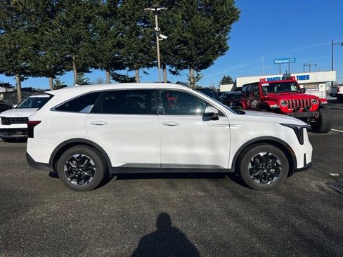 Certified 2024 Kia Sorento S image 7