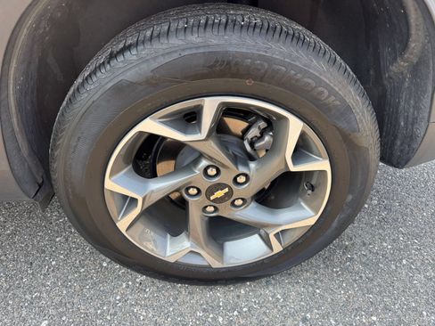 Used 2025 Chevrolet Trax LT FWD image 29