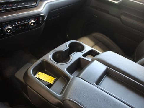 Used 2024 GMC Sierra 1500 SLT AWD/4WD image 31