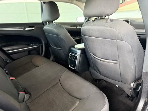 Used 2020 Chrysler 300 Touring w/ Sport Appearance Package image 38