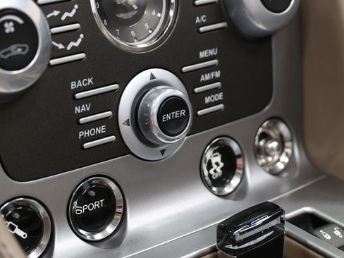 Used 2015 Aston Martin DB9 Volante Carbon Edition Convert image 42