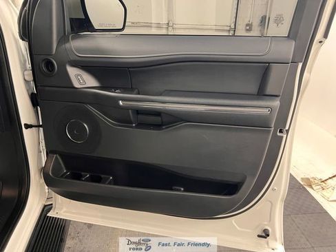 Used 2024 Ford Expedition XLT AWD/4WD image 38
