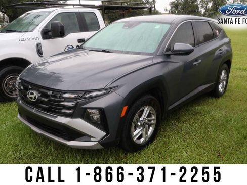 Used 2025 Hyundai Tucson SE FWD image 1