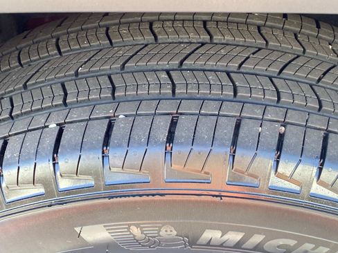 Used 2025 Jeep Grand Cherokee Altitude RWD image 16