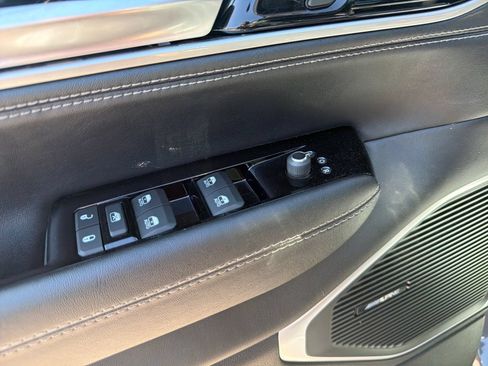Used 2025 Jeep Wagoneer 4WD image 16