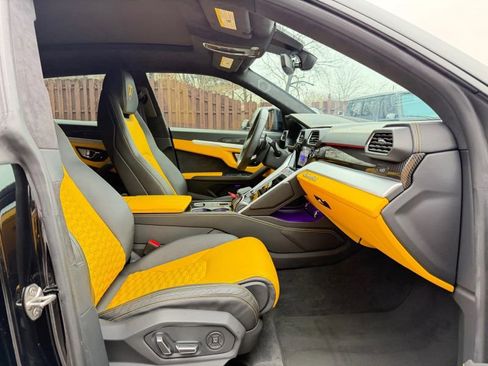 Used 2021 Lamborghini Urus image 31