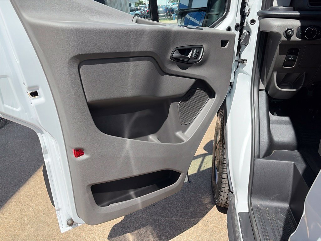 New 2026 Ford Transit 250 148 Medium Roof w/ Load Area Protection Package RWD image 10