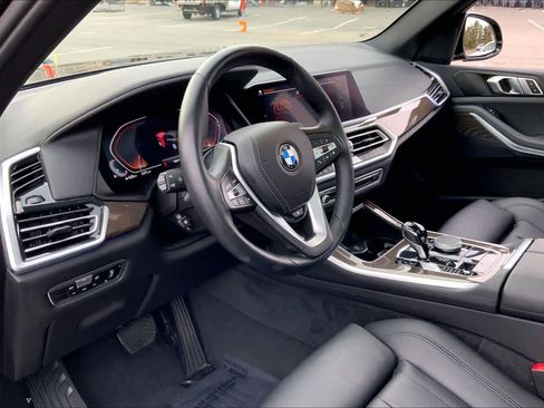 Used 2022 BMW X5 xDrive40i w/ Parking Assistance Package AWD/4WD image 17