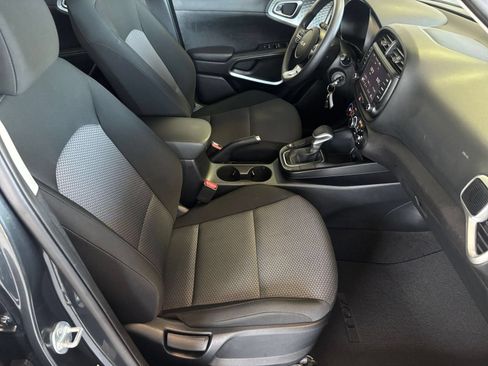 Used 2025 Kia Soul LX w/ LX Technology Package FWD image 34
