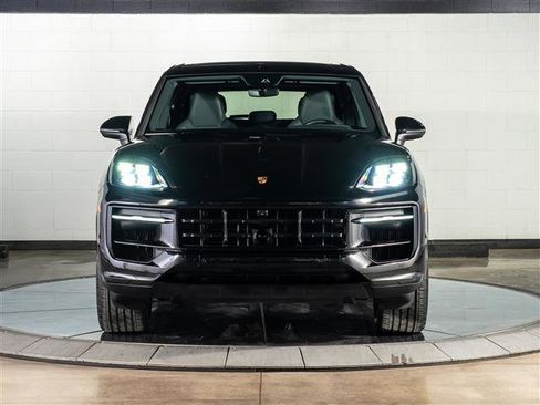 Certified 2025 Porsche Cayenne image 6