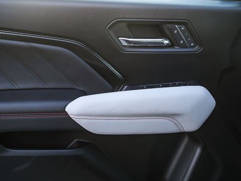 Used 2023 GMC Canyon AT4X image 23