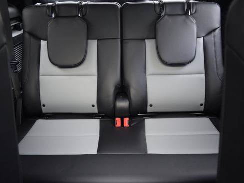 Used 2023 Ford Explorer XLT w/ Equipment Group 202A image 18