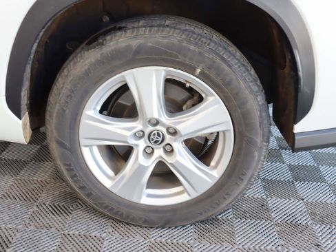 Used 2023 Toyota Highlander LE image 15