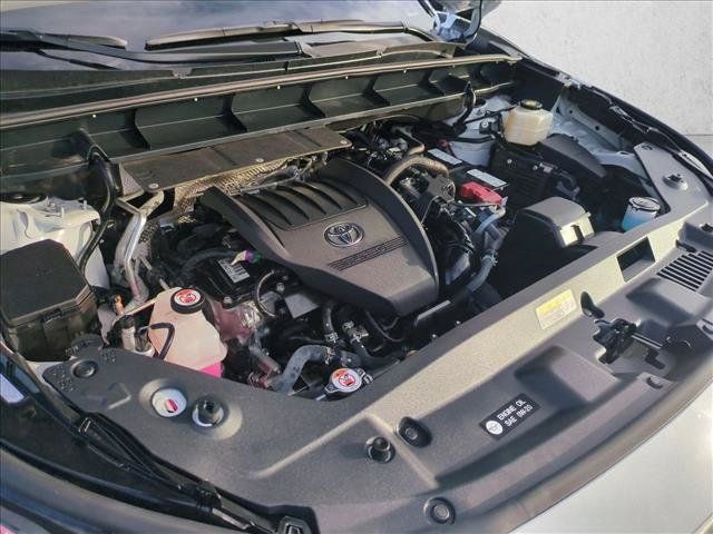 Used 2025 Toyota Highlander LE FWD image 23