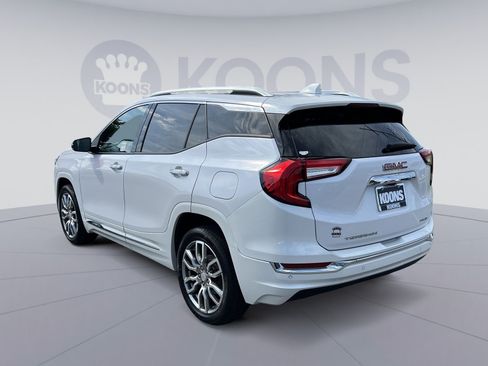 Used 2023 GMC Terrain Denali w/ Denali Premium Package AWD/4WD image 4