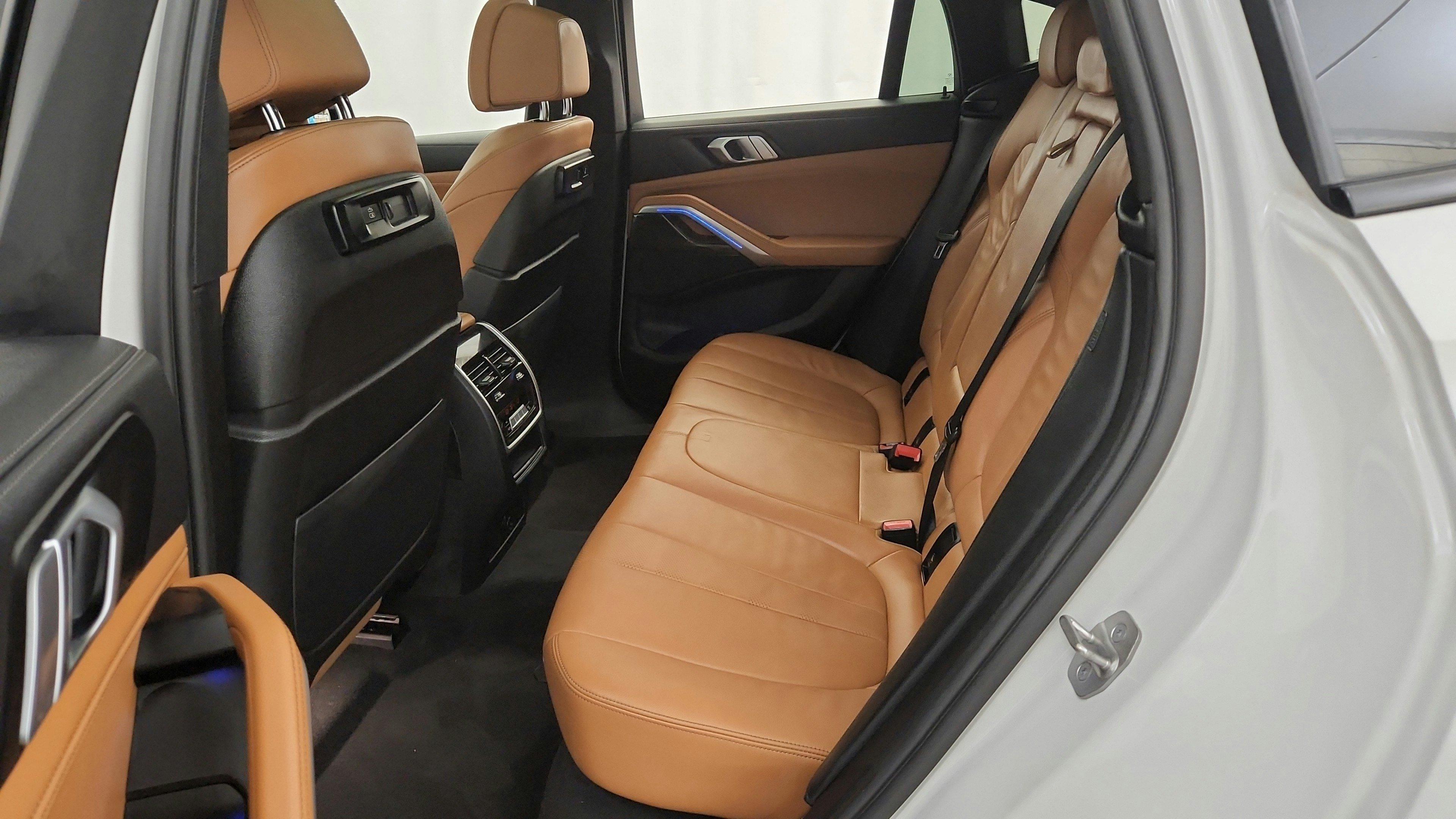 Used 2022 BMW X6 xDrive40i w/ M Sport Package AWD/4WD image 27