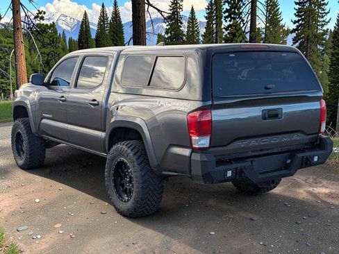 Used 2017 Toyota Tacoma TRD Sport w/ Tow Package (A/T) AWD/4WD image 4