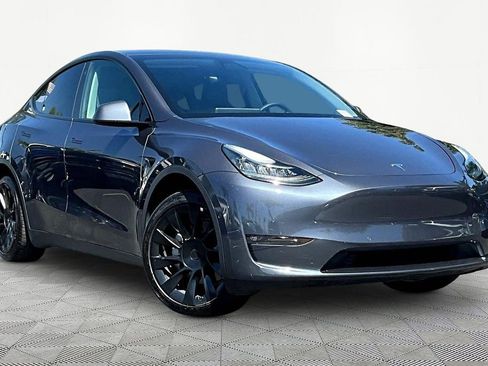 Used 2022 Tesla Model Y Long Range image 1
