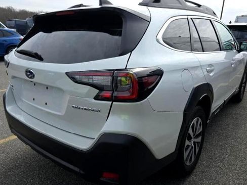 Used 2024 Subaru Outback Premium image 3