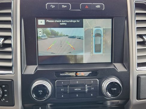 Used 2016 Ford F150 Platinum w/ Equipment Group 701A Luxury AWD/4WD image 28