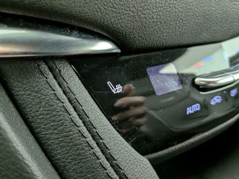 Used 2023 Cadillac XT5 Luxury w/ LPO, Floor Liner Package AWD/4WD image 9