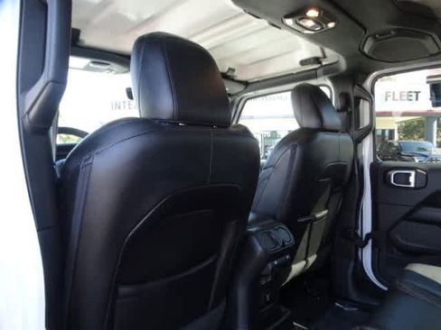 Used 2022 Jeep Wrangler Unlimited Sahara image 21