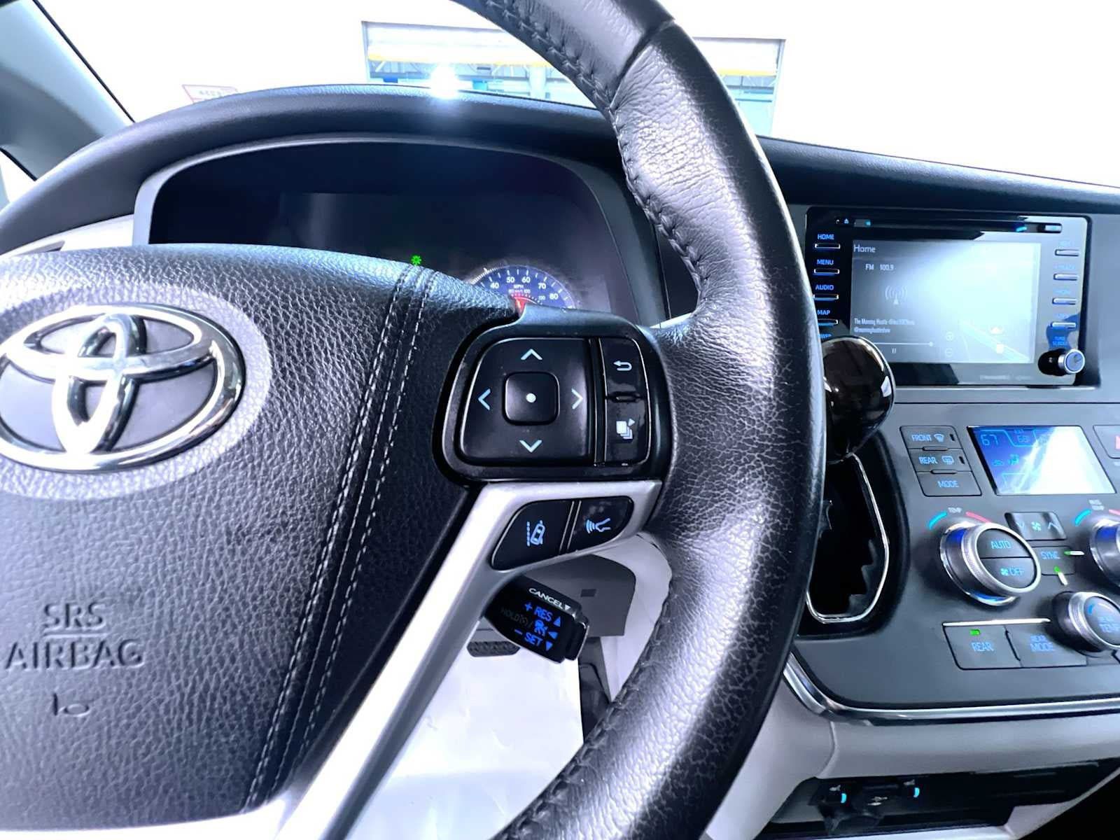Used 2019 Toyota Sienna XLE w/ XLE Navigation Package FWD image 21