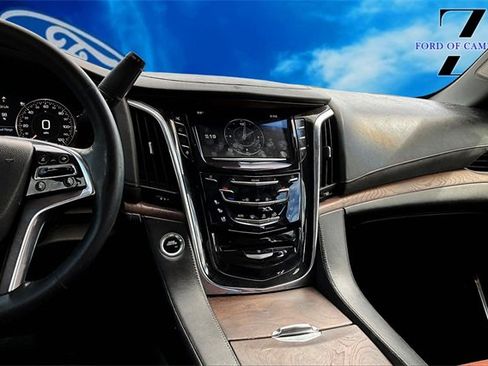 Used 2015 Cadillac Escalade Premium image 6