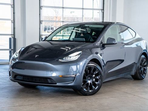 Used 2022 Tesla Model Y Long Range image 2