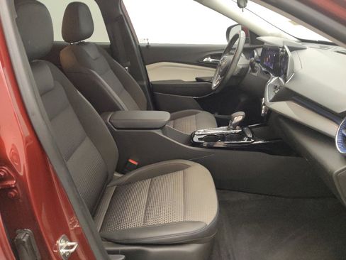 Used 2024 Chevrolet Trax LT w/ Driver Confidence Package FWD image 21