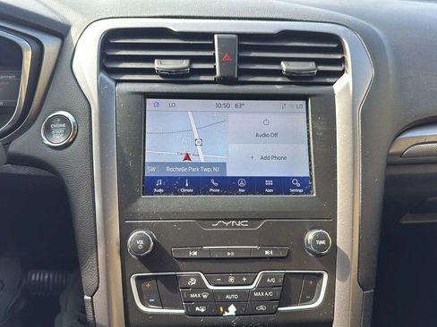 Used 2020 Ford Fusion SE image 18