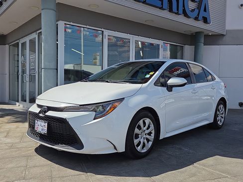 Used 2021 Toyota Corolla LE w/ Carpet Mat Package (TMS) image 2