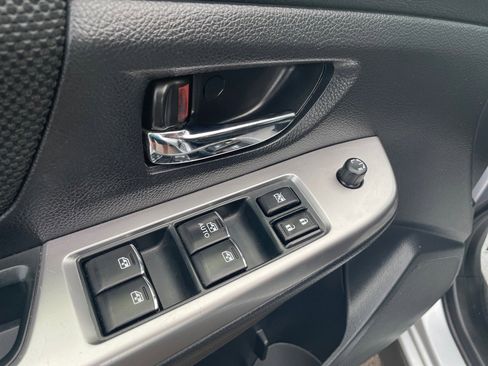 Used 2016 Subaru Crosstrek 2.0i Premium image 12