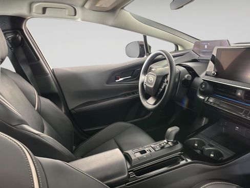 Used 2024 Toyota Prius XLE image 5