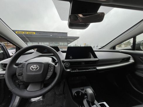 Used 2025 Toyota Prius LE image 33