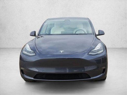 Used 2022 Tesla Model Y Long Range image 2