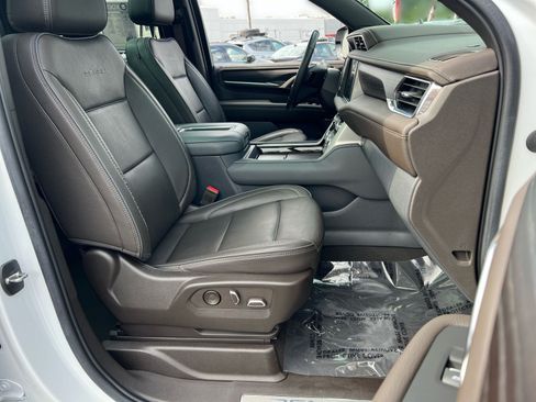 Used 2022 GMC Yukon XL Denali AWD/4WD image 27