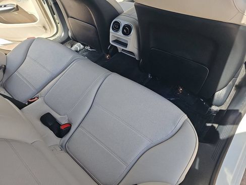 Used 2025 Mercedes-Benz C 300 4MATIC Sedan image 11