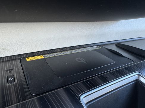 Certified 2023 Toyota Sienna Platinum image 30